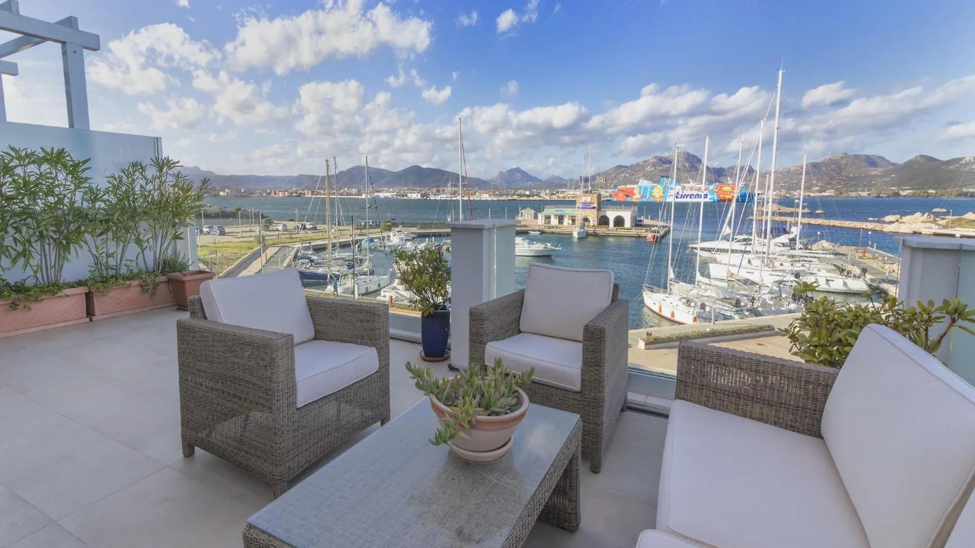 Apartment With Terrace For 4 People Olbia