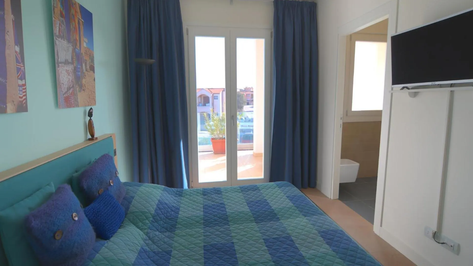 Apartment With Terrace For 4 People Olbia