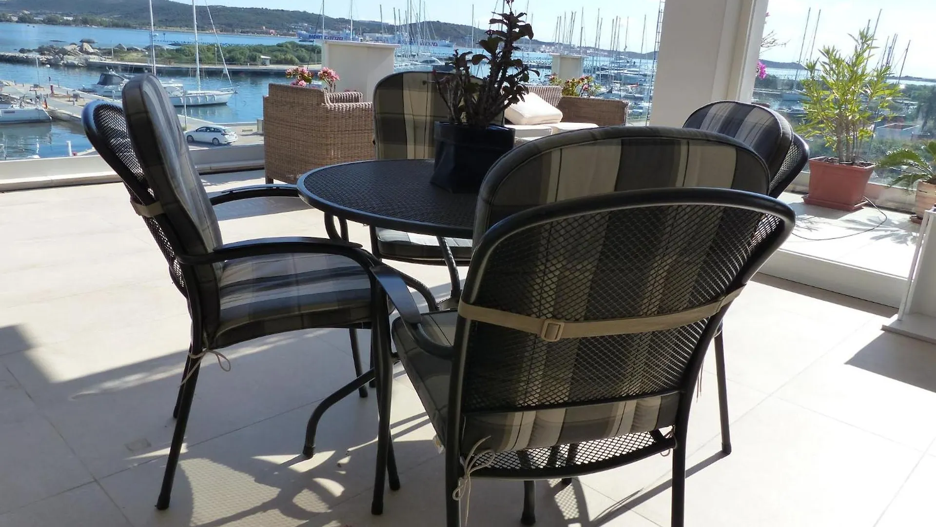 Apartment With Terrace For 4 People Olbia Italy